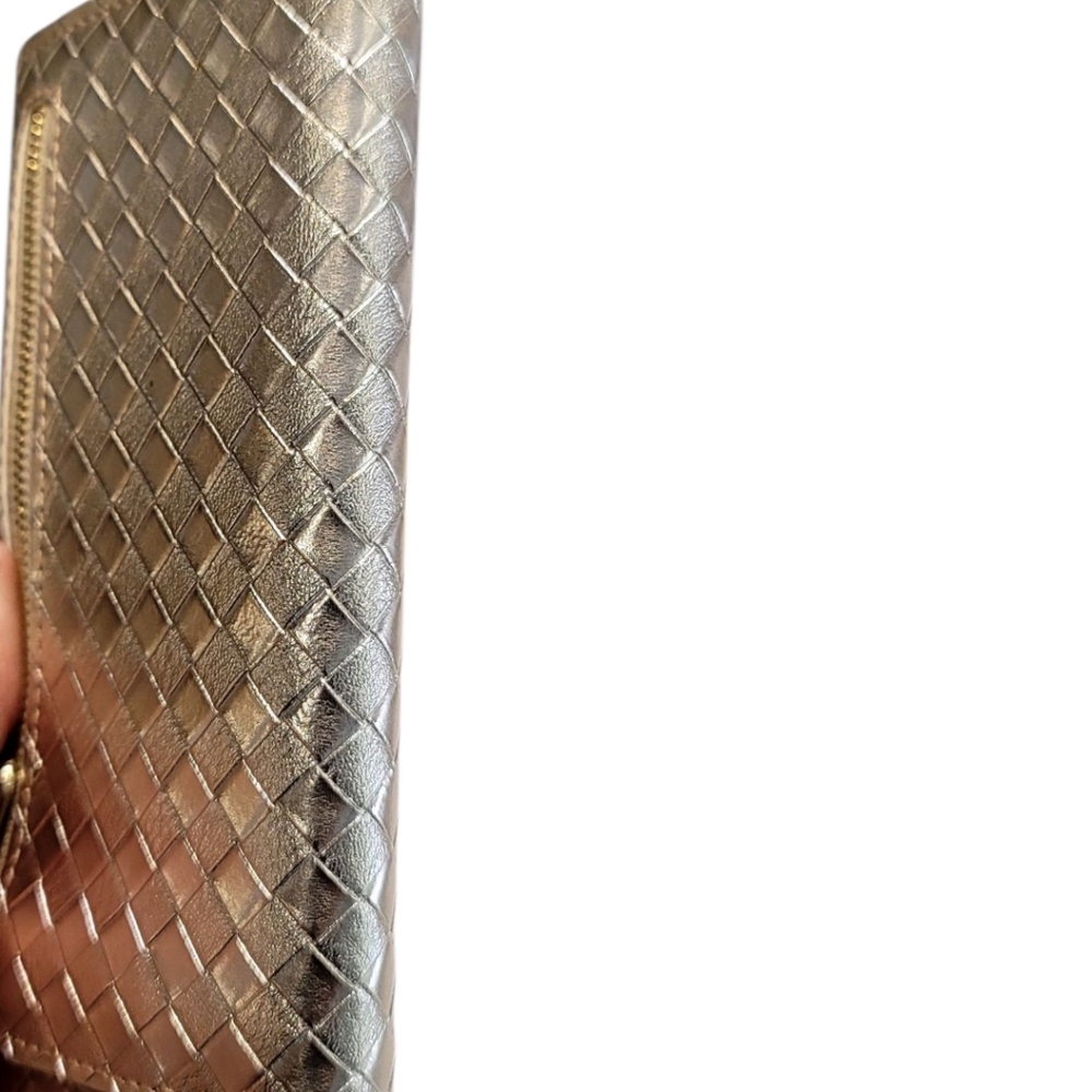 ADRIENNE VITTADINI GOLD WEAVED WALET NEW - Picture 3 of 15